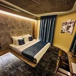 Code 酒店 泽尼察
