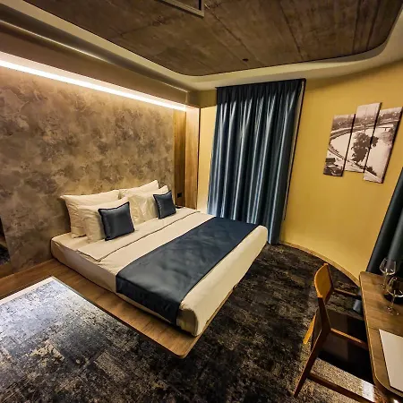 Code ホテル ゼニツァ